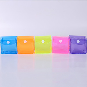 Bolsa de regalo de plástico colorido al por mayor con fuelle y botón a presión