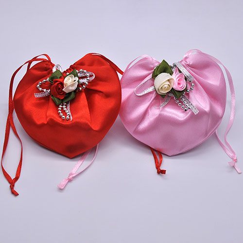 Bolsas para recuerdo de boda de satén en forma de corazón con rosetas dobles
