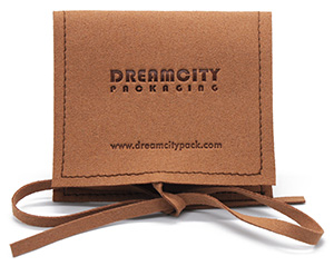 Saquinhos para joias personalizados envelope de couro camurça com fita e logotipo gravado