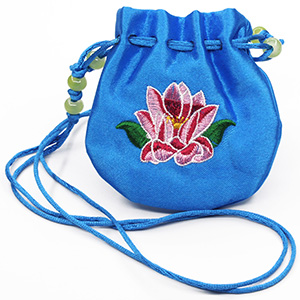 Bolsas de pescoço em cetim redondo com cordão e bordados personalizados multicoloridos
