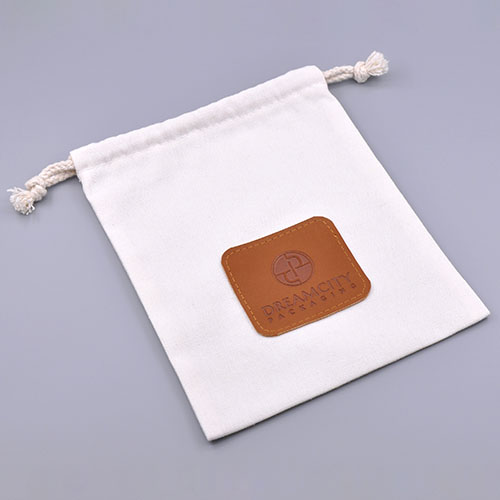 Bolsa con cordón de algodón de marca con logotipo grabado