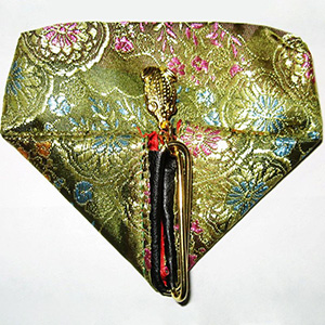 Pochette de brocart coeur doux d'or