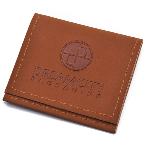 Pochettes à bijoux personnalisées enveloppes en cuir mat avec logo en creux