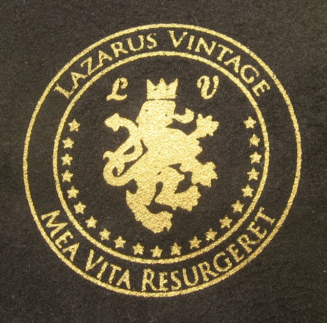 Logotipo de serigrafía dorado en gamuza