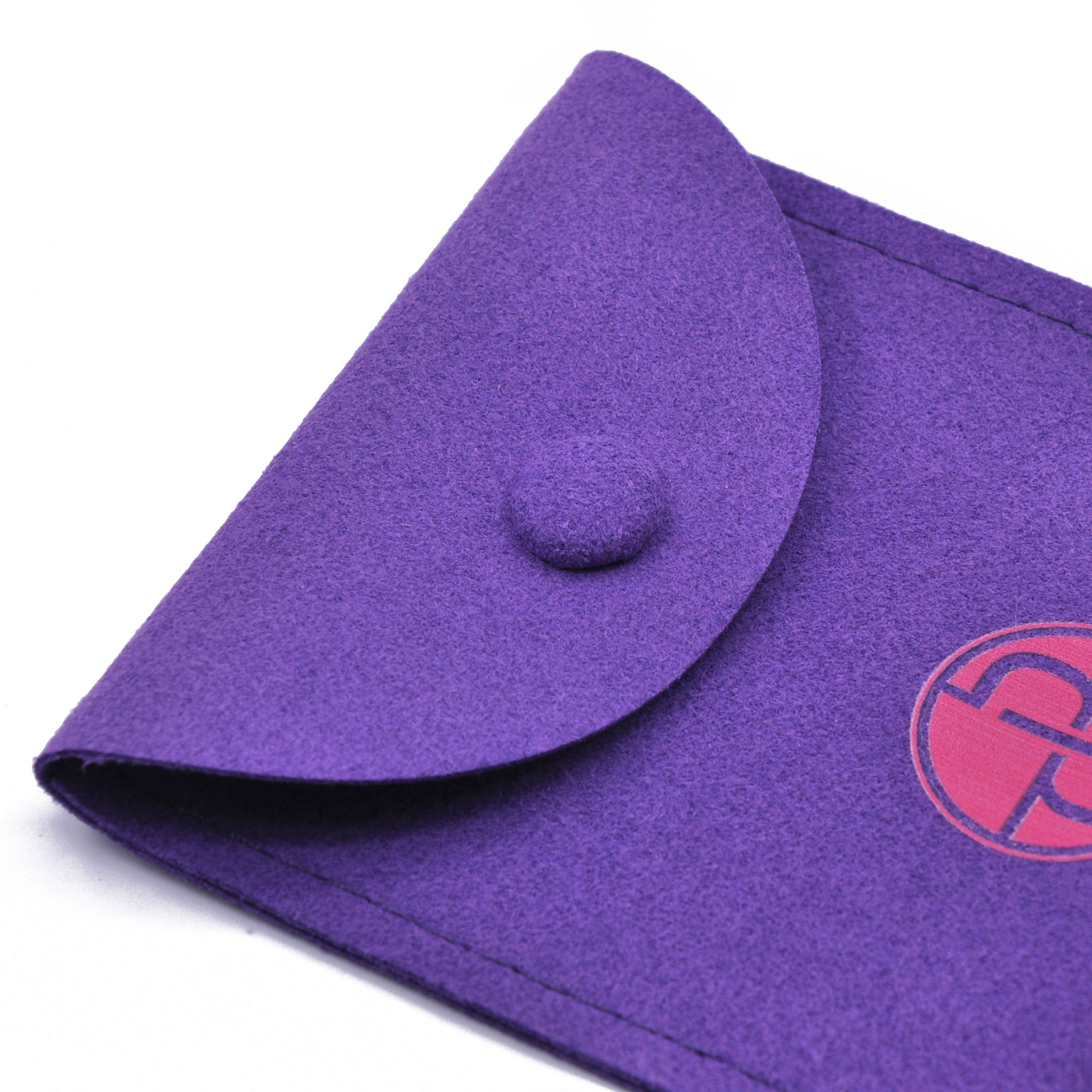 Pochette à bijoux en cuir microfibre avec bouton pression et logo imprimé