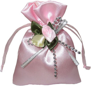 Sacs en satin personnalisés avec doubles rosettes pour des faveurs de mariage