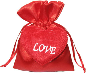 Sacs de faveur de mariage en satin avec coeur d'amour et logo personnalisé, rouge